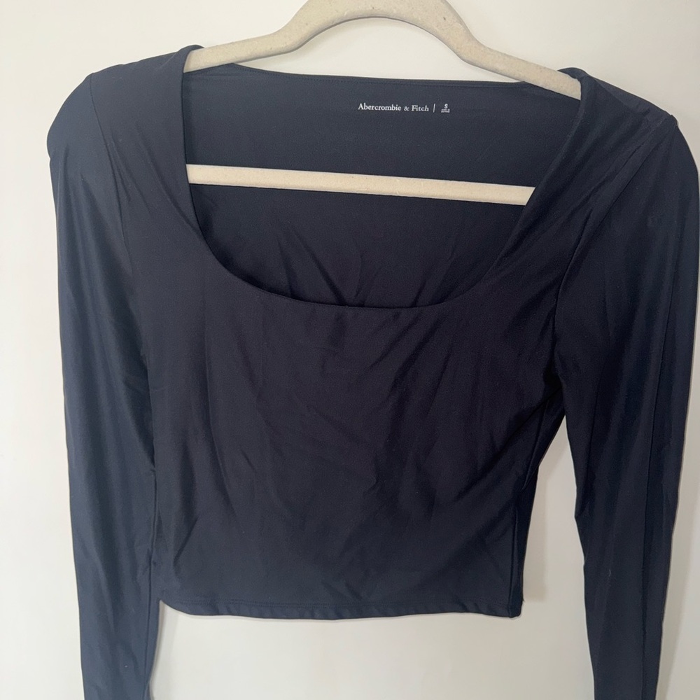 Abercrombie & Fitch Black Long-Sleeve Scoop Crop Top